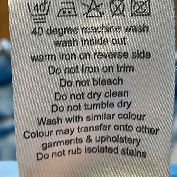 Parisian light wash stretch distressed jean shorts size 8 - Picture 10 of 10